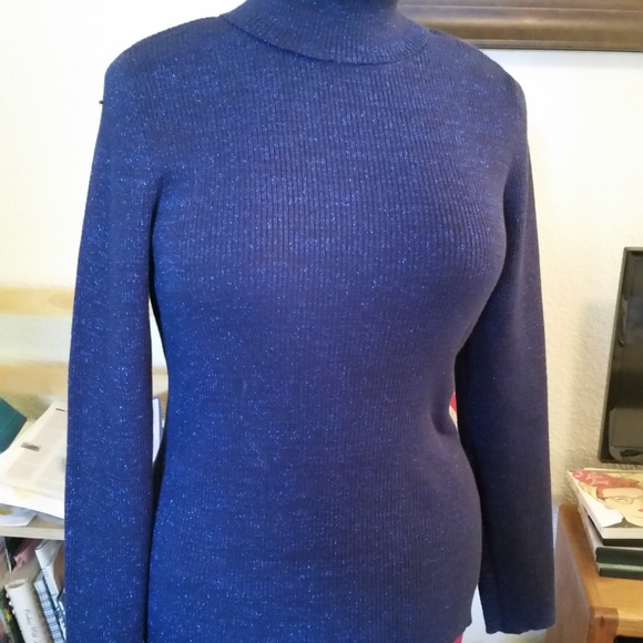 Beautiful turtle neck royal blue with sparkles. XL - Picture 5 of 6